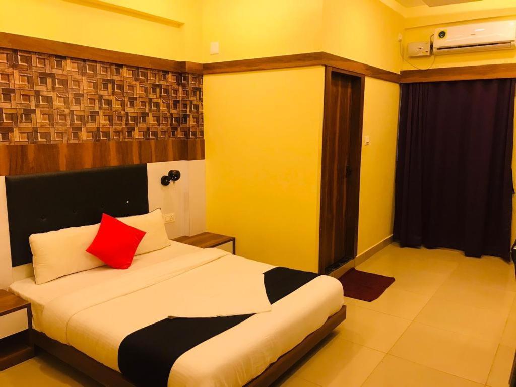 Hotel Keerthana Puttur Puttur  Bagian luar foto