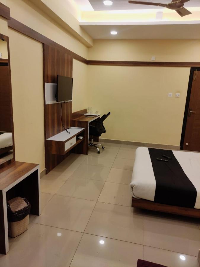 Hotel Keerthana Puttur Puttur  Bagian luar foto