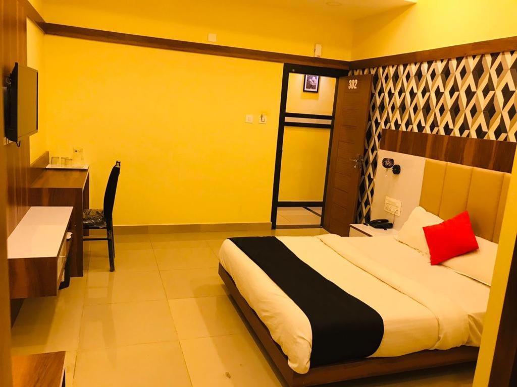 Hotel Keerthana Puttur Puttur  Bagian luar foto