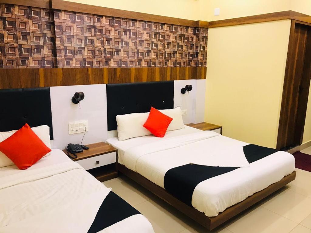 Hotel Keerthana Puttur Puttur  Bagian luar foto